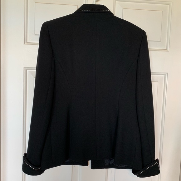 Madrigano Two-Piece Suit - Picture 4 of 5